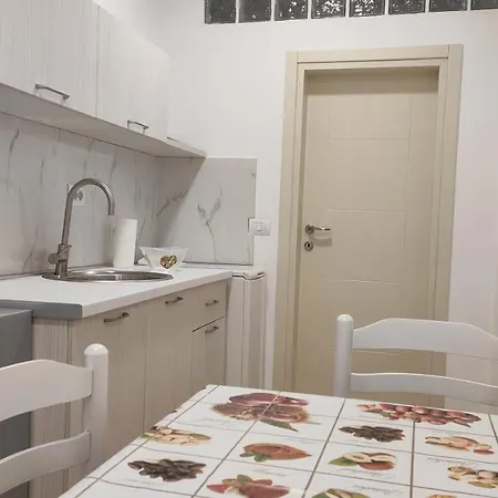 Marsel's House ゲストハウス Vlorë